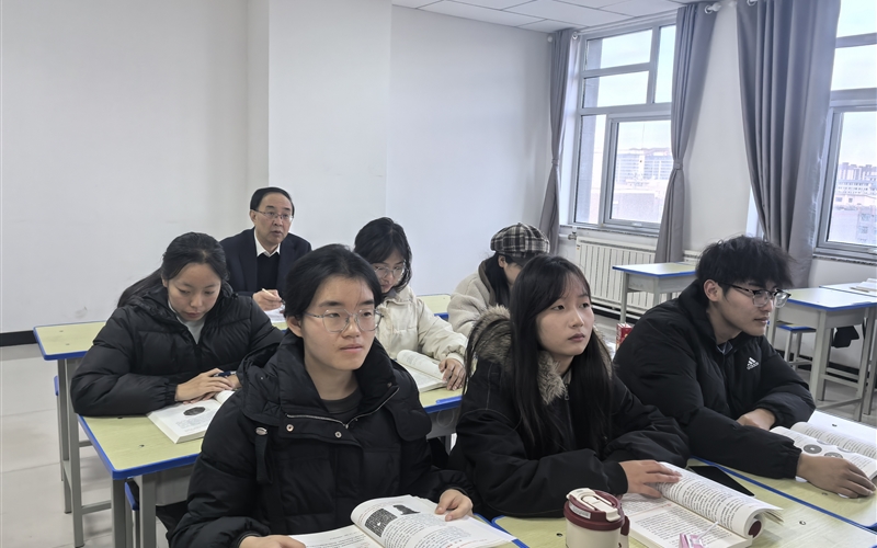 校領(lǐng)導(dǎo)深入課堂聽評(píng)思政課 推動(dòng)思政課教學(xué)提質(zhì)增效